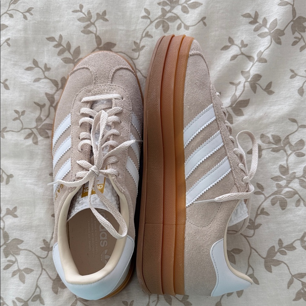 KIDS 7 / WOMENS 8.5/9 adidas Gazelle Beige Suede Platform Sneakers